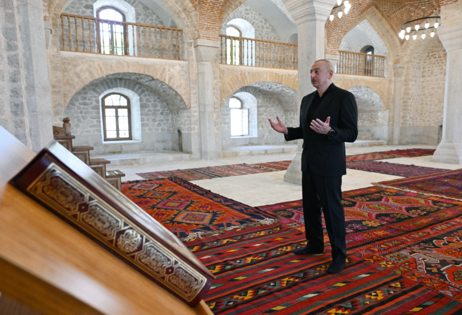 El Presidente de Azerbaiyán asiste a la apertura de la mezquita Ashagi Govhar Agha tras su restauración en Shusha