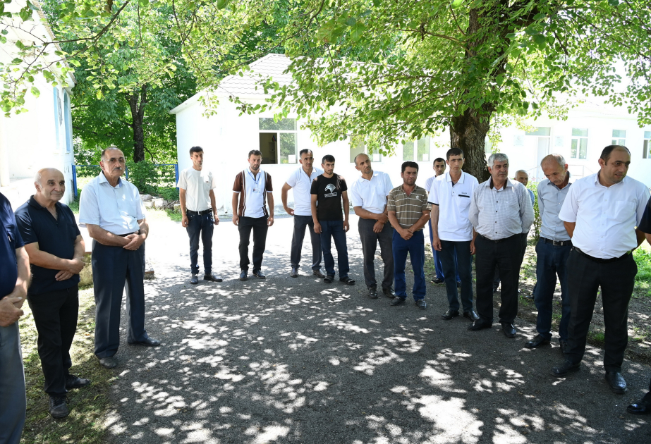“Azərişıq” ASC-nin sədri Oğuzda vətəndaşlarla görüşüb