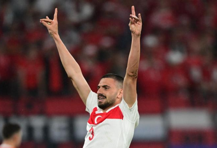 El futbolista de la selección turca fue sancionado por UEFA