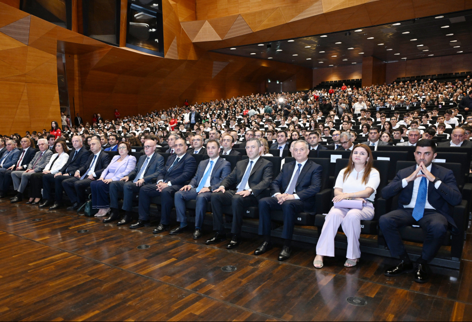 Respublika fənn olimpiadalarının qalibləri mükafatlandırılıb
