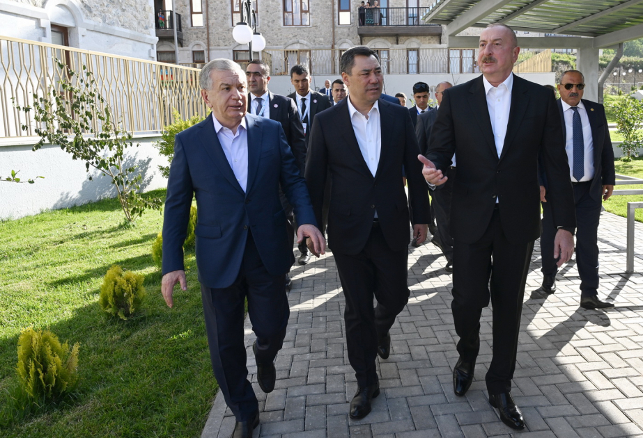 Präsidenten von Aserbaidschan, Usbekistan und Kirgisistan besuchen ersten Wohnkomplex in Schuscha, Aschaghi-Govhar-Aga-Moschee und besichtigen Stadt VIDEO