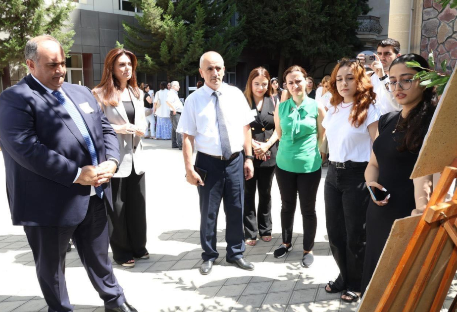 BSU-da tələbələrin əl işlərindən ibarət rəsm və foto sərgisi təşkil edilib