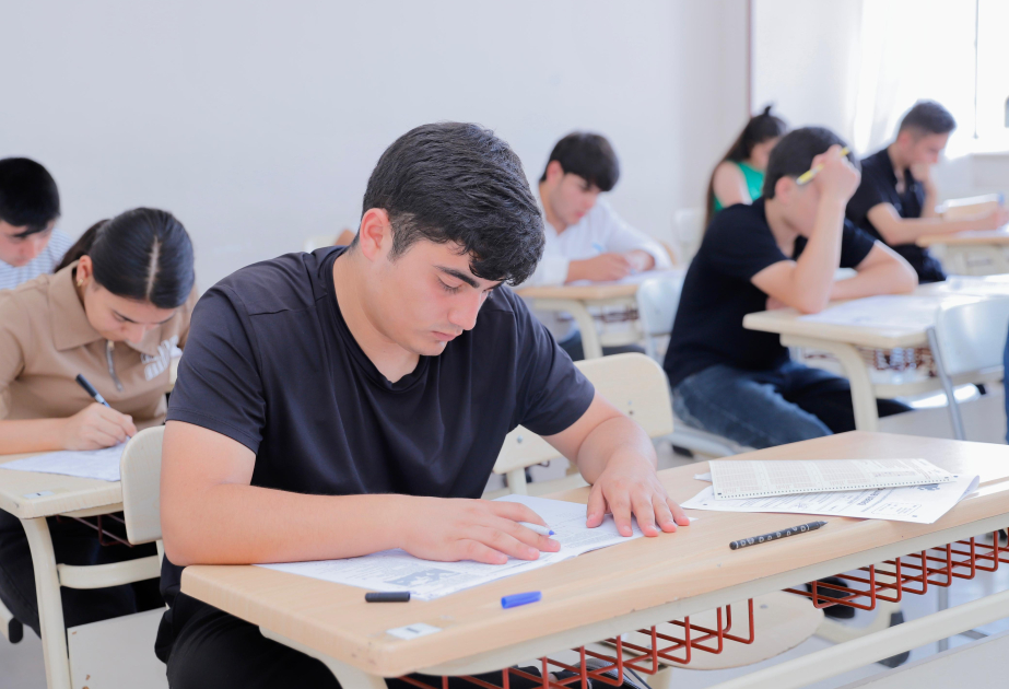 Bu gün II və III ixtisas qrupları üzrə keçirilən qəbul imtahanı başa çatıb