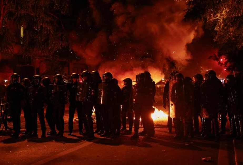 Fransa polisi etirazçılara qarşı gözyaşardıcı qaz tətbiq edib VİDEO