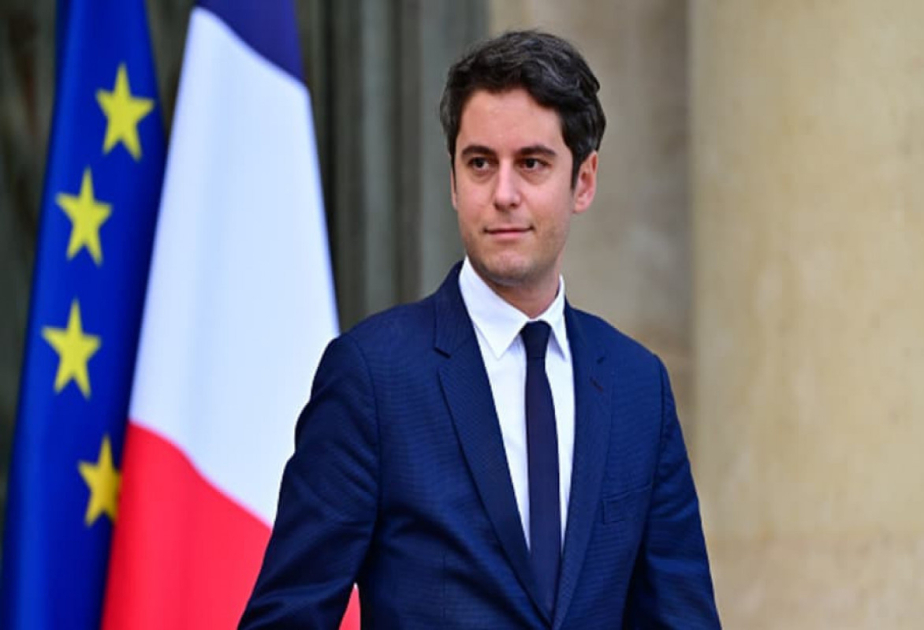 Emmanuel Macron demande à Gabriel Attal de rester à Matignon "pour le moment"