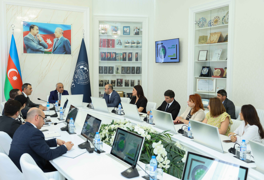 Rektor UNEC-in nəzdində kolleclərə yeni təyin olunmuş direktorlarla görüşüb
