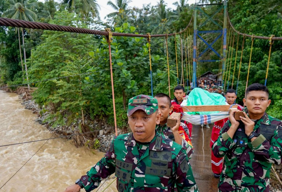 Indonesia search resumes after landslide kills 17, leaves dozens missing
