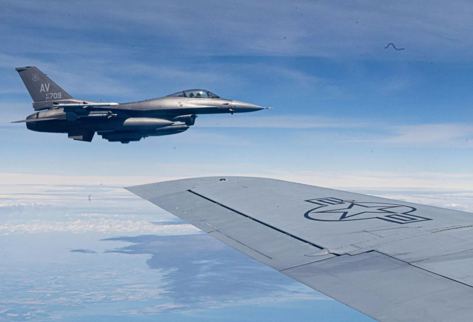 Volodimir Zelenski: Ukraynaya yüzdən çox F-16 lazımdır