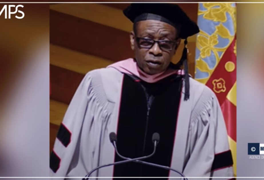 Le chanteur sénégalais Youssou Ndour déroule le fil de sa carrière inspirée par l’amour et la paix