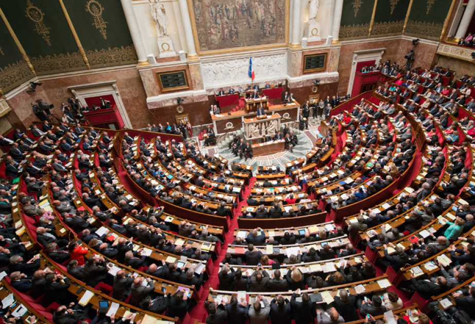 Législatives 2024 : l'Assemblée est légèrement plus âgée et nettement plus masculine par rapport à la précédente