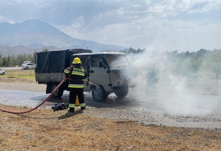 Ordubad rayonunda "UAZ" markalı avtomobil yanıb