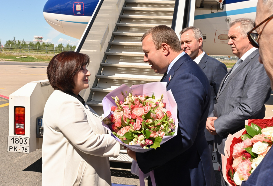 La présidente du Milli Medjlis se rend en Russie pour une visite de travail