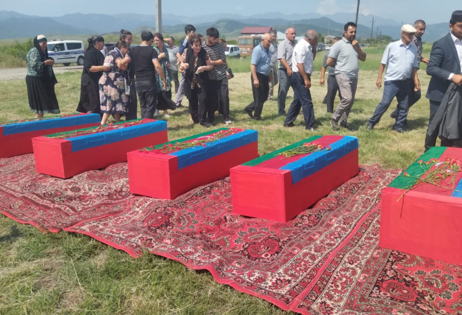 Останки погибших 32 года назад пятерых шехидов захоронены в Ходжалы ВИДЕО