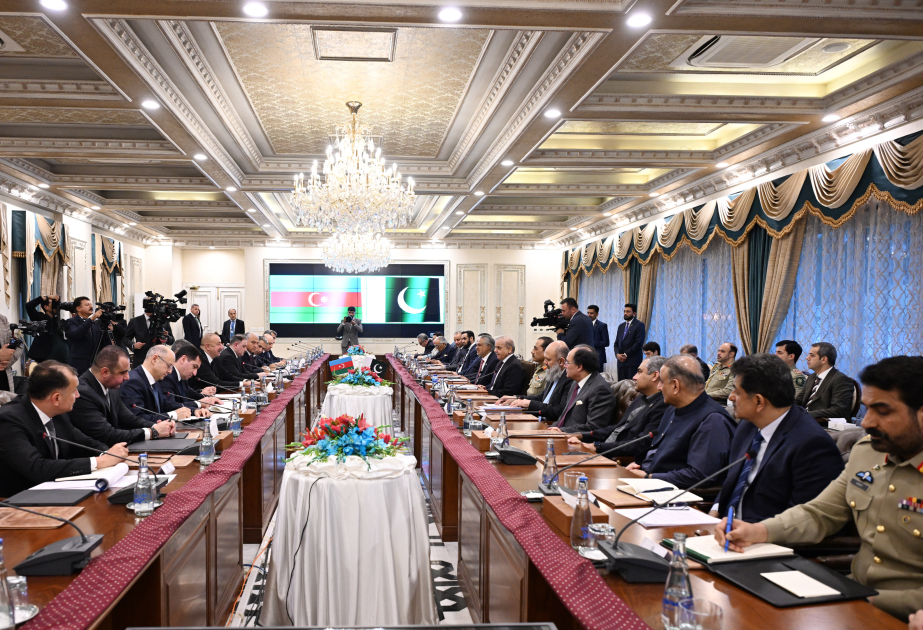 Präsident Ilham Aliyev und Premierminister Muhammad Shehbaz Sharif treffen sich in erweitertem Format in Islamabad VIDEO