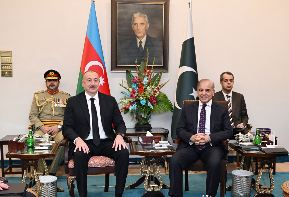 El Presidente de Azerbaiyán se reunió con el Primer Ministro de Pakistán en formato limitado en Islamabad