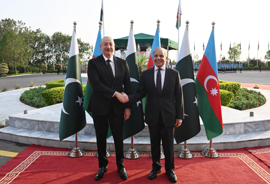 Se celebró la ceremonia oficial de bienvenida del Presidente de Azerbaiyán Ilham Aliyev en Islamabad