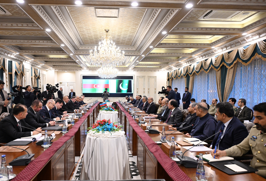 El Presidente de Azerbaiyán celebró una reunión en formato ampliado con el Primer Ministro de Pakistán en Islamabad