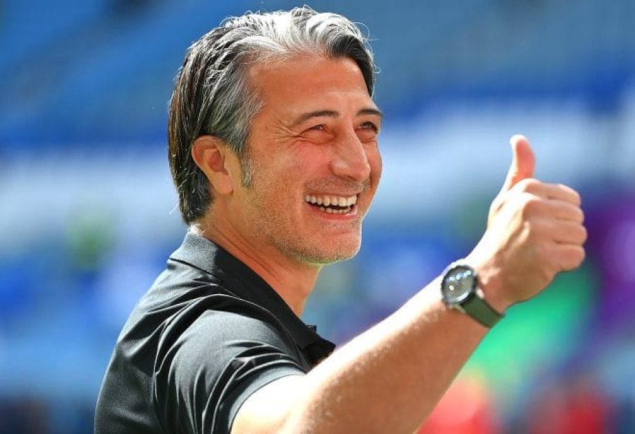 İsveçrə millisi baş məşqçisi ilə müqaviləni yeniləyib