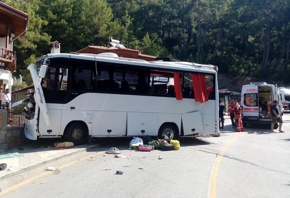 Türkiyədə avtobus qəzaya uğrayıb: ölən və yaralananlar var