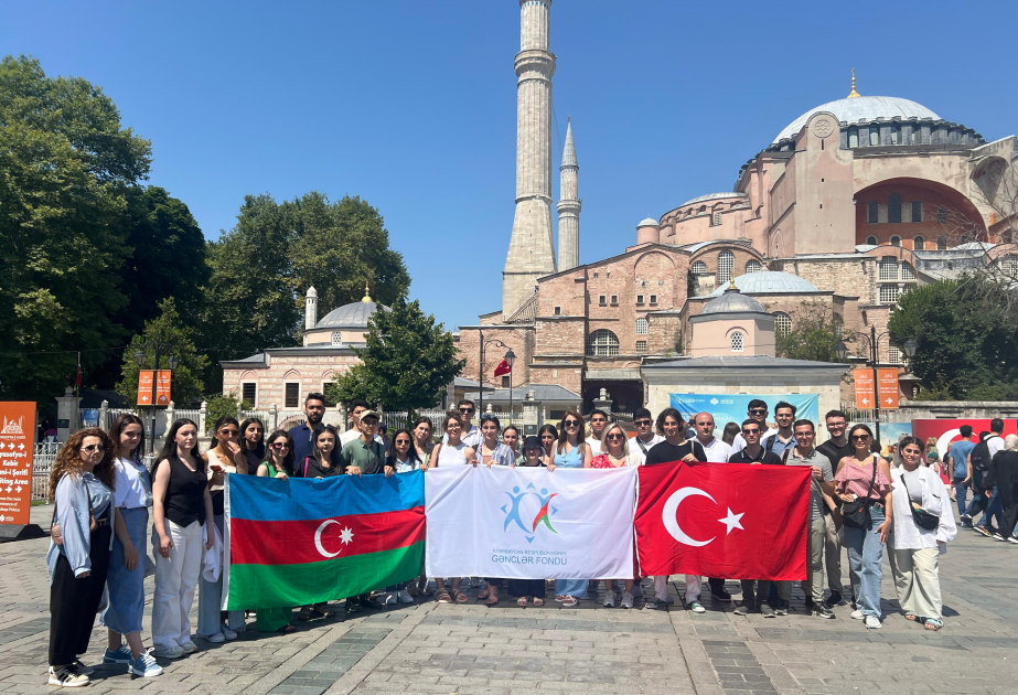 Türkiyədə təşkil edilən beynəlxalq düşərgənin bağlanış mərasimi keçirilib
