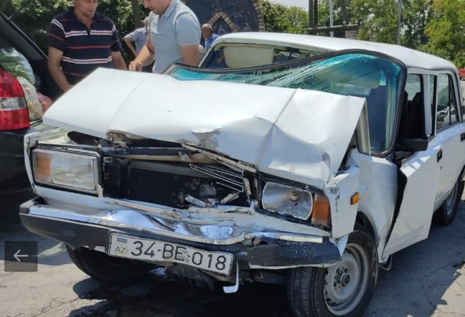Qaxda iki minik avtomobili toqquşub, üç nəfər xəsarət alıb VİDEO