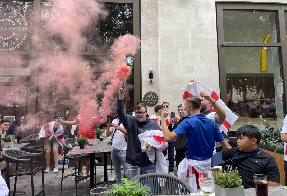 İngilislərin Londonda Avropa çempionatı coşqusu - FOTOLAR