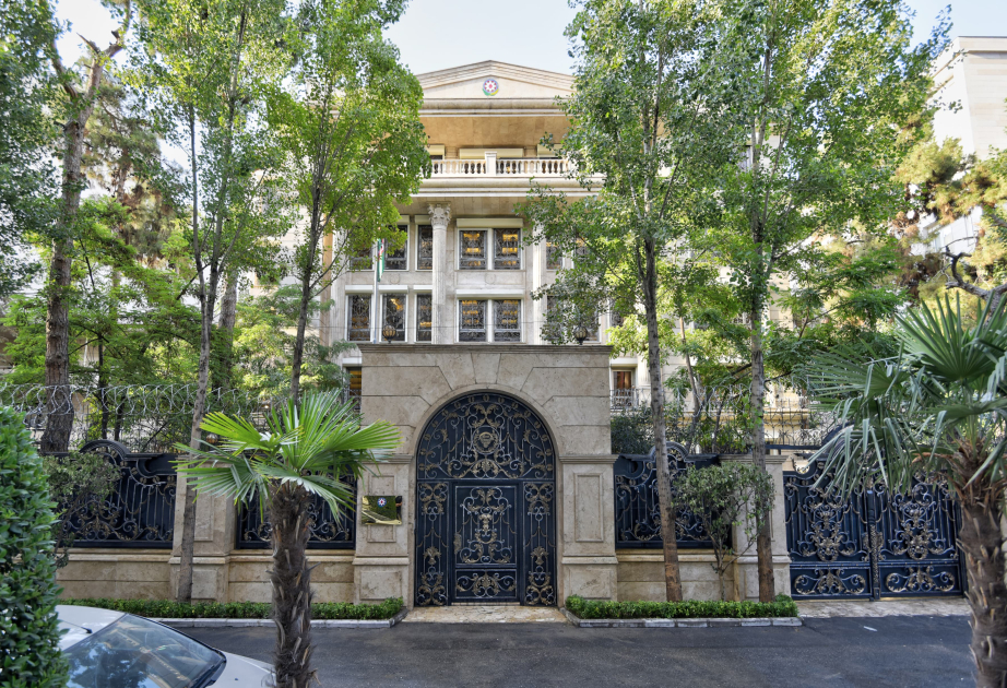 La Embajada de Azerbaiyán en Irán reanuda su actividad