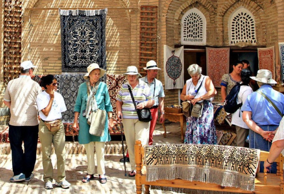 Özbəkistana xarici turist axını artıb