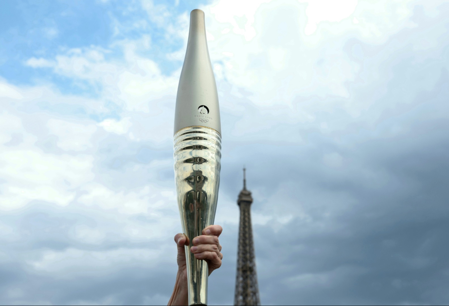 Fackellauf-Spektakel auf Pariser Eiffelturm