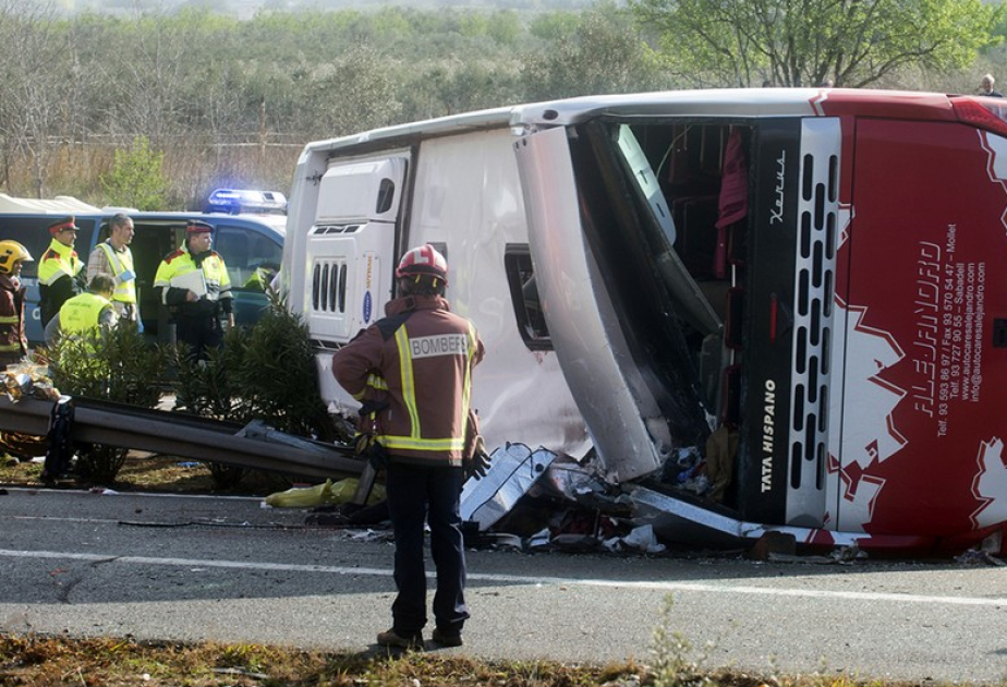 İspaniyada avtobus qəzaya uğrayıb: 50-dən çox sərnişin xəsarət alıb