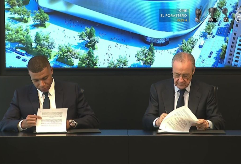Kylian Mbappé signe son contrat avec le Real Madrid VIDEO