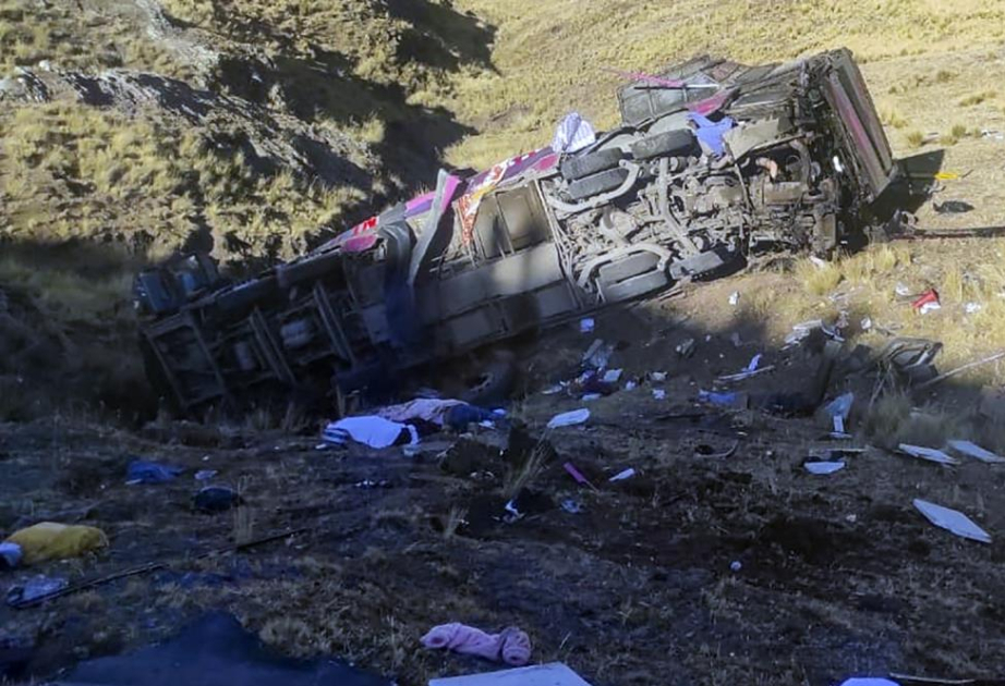 Le bilan de l'accident de bus survenu au Pérou s'alourdit à 26 morts