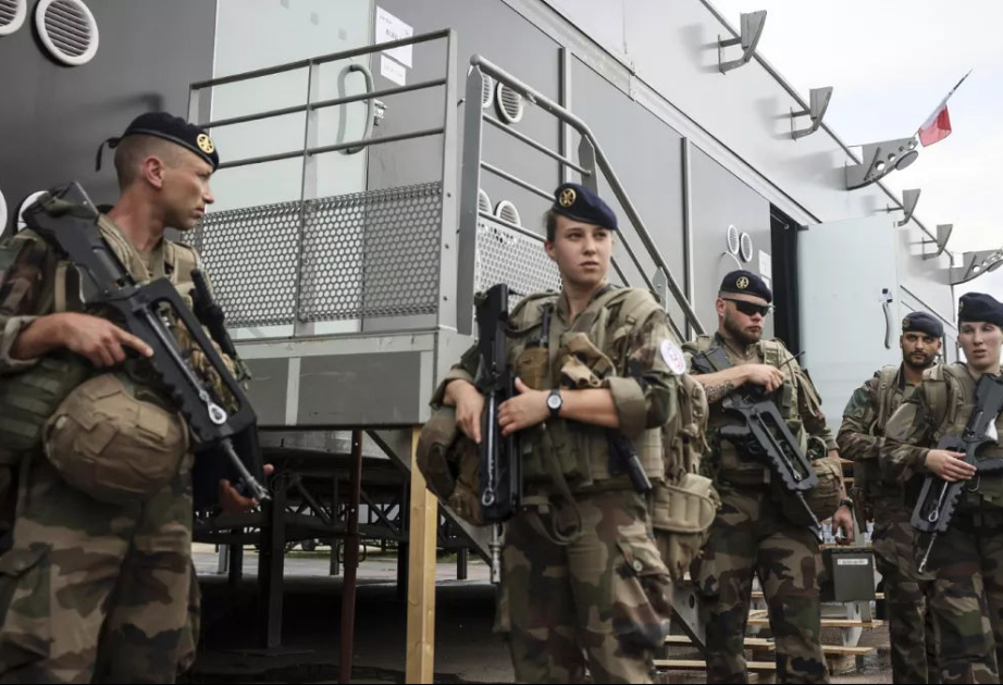 В Париже к Олимпиаде разбили военный лагерь
