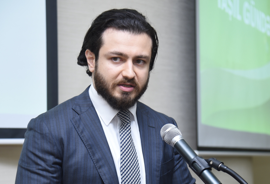 SOCAR Bakı buxtasını tullantılardan təmizləyir