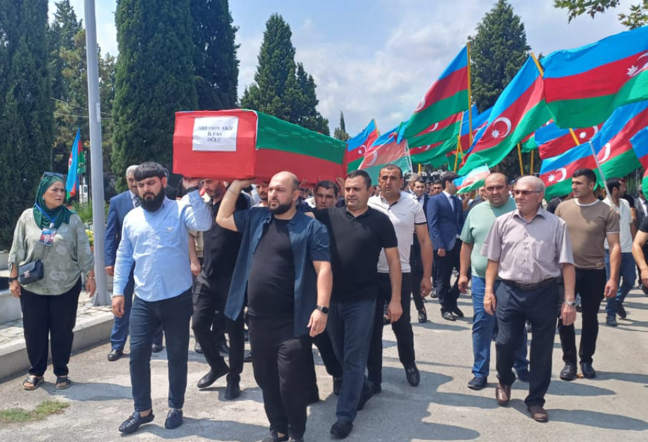 Şəhid Akif Abbasovun nəşinin qalıqları Gəncə Şəhidlər xiyabanında torpağa tapşırılıb VİDEO