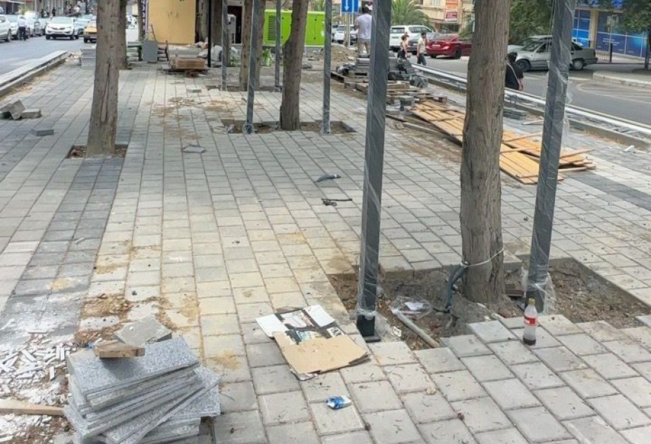 Bakının mərkəzində qanunsuz quraşdırılan metal konstruksiyalar sökülüb
