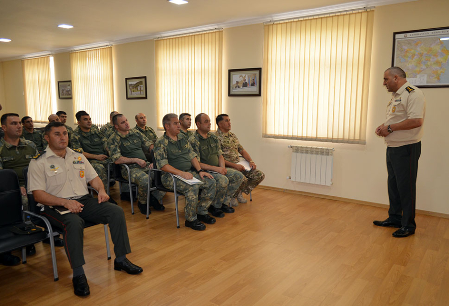 Müdafiə Nazirliyinin tabeliyindəki hərbi hissələrdə qoşun xidmətinin vəziyyəti və hərbi intizam təhlil olunub