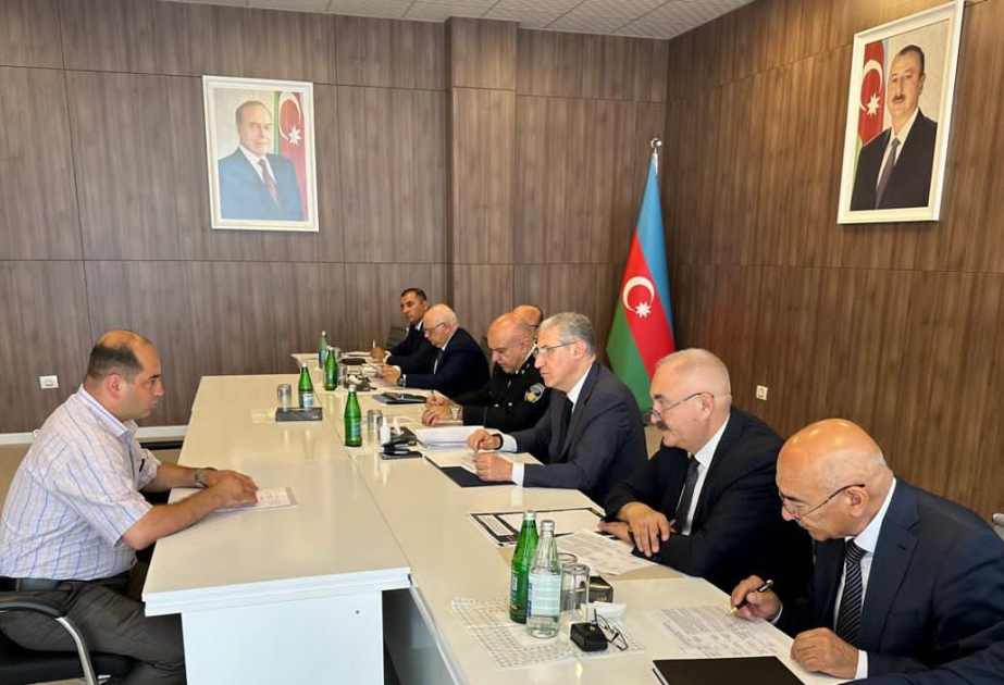 Ekologiya və təbii sərvətlər naziri Şəkidə vətəndaşları qəbul edib