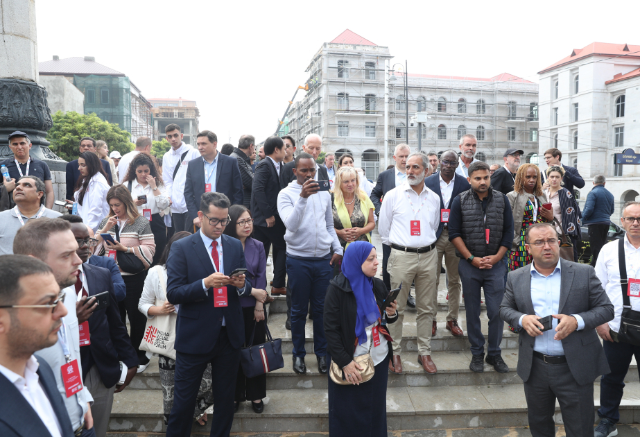 Los participantes en el II Foro Global de Medios de Comunicación se familiarizan con la ciudad de Shusha