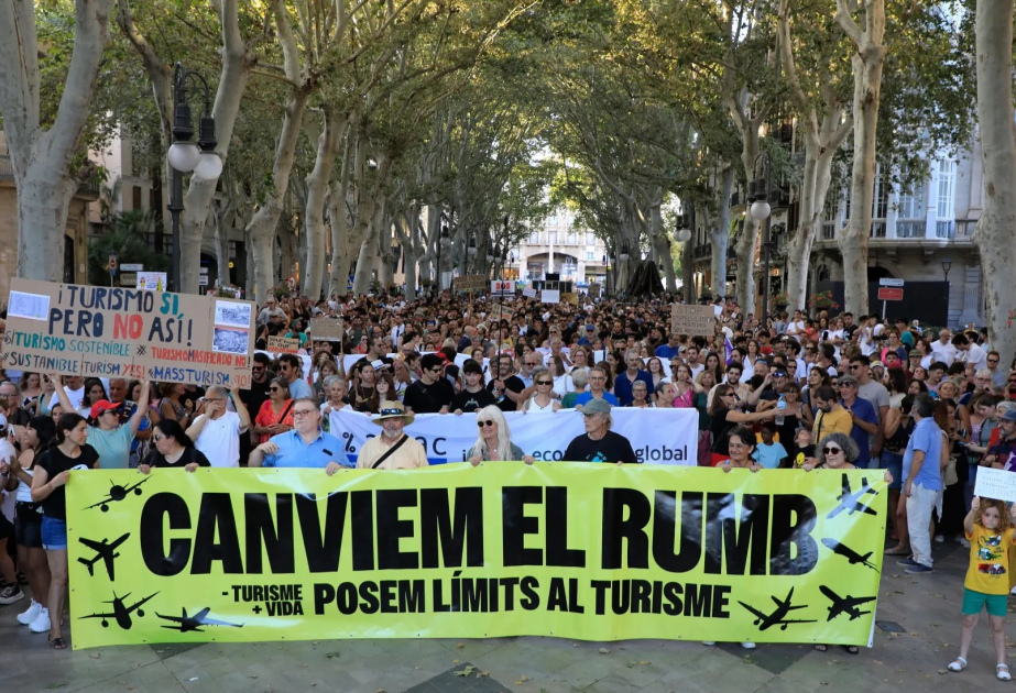 20.000 Menschen marschieren auf Mallorca gegen Massentourismus