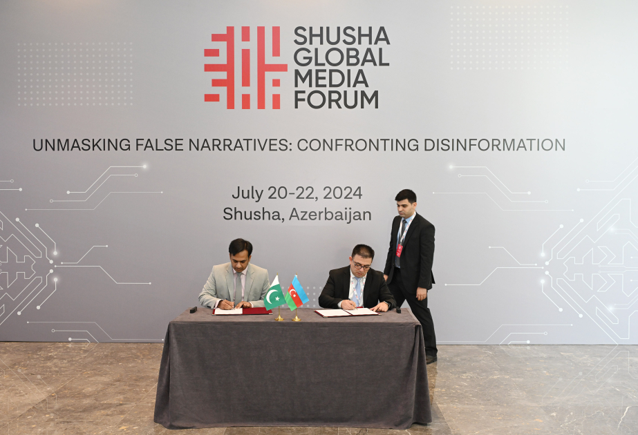 أذرتاج توقع اتفاقيات تعاون مع 4 وكالات انباء اجنبية في إطار منتدى شوشا الإعلامي العالمي الثاني