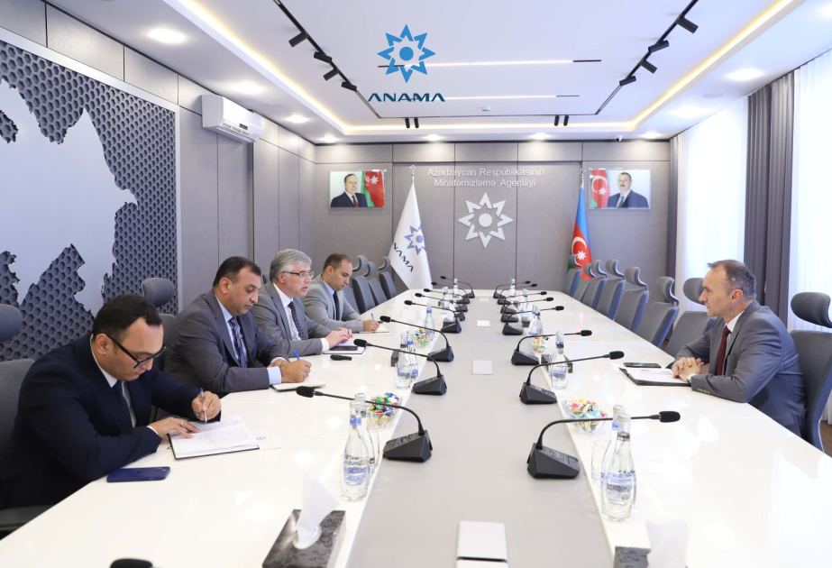 Serbiyanın hərbi attaşesi Azərbaycanın üzləşdiyi mina problemi barədə məlumatlandırılıb