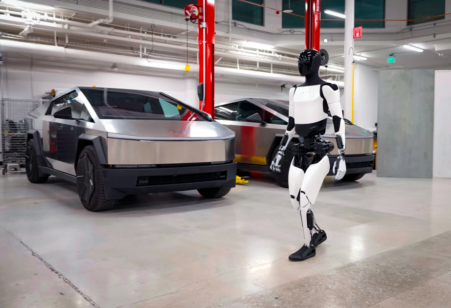 Musk says Tesla to use humanoid robots next year