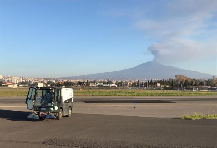 Etnadakı aktivliyə görə Kataniya aeroportunda uçuşlar dayandırılıb