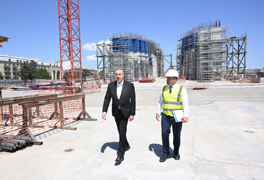 Präsident Ilham Aliyev inspiziert Bauarbeiten im Triumph-Park in Baku VIDEO
