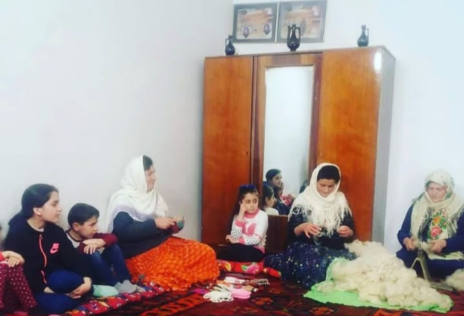 AZƏRBAYCANIN SƏNƏTKARLARI  Mətanət Məhərrəmova: Xalçaların sirlərini və sehrini qoruyan ipləri və naxışları sevirəm