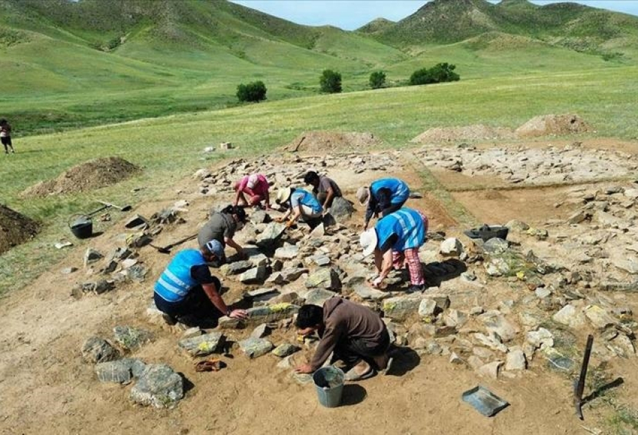 Turkish, Mongolian archaeologists excavate graves in Shovh Uul Mountain