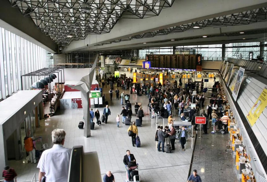 Klimaaktivisten legen Flugverkehr in Frankfurt lahm