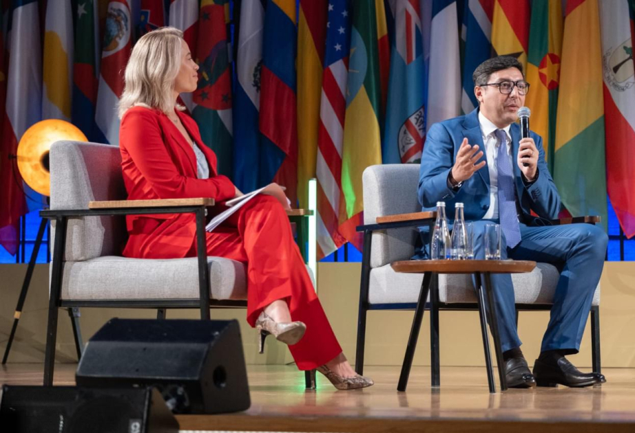 Ministro de Juventud y Deportes de Azerbaiyán participa en el foro internacional “Change the Games” celebrado en París
