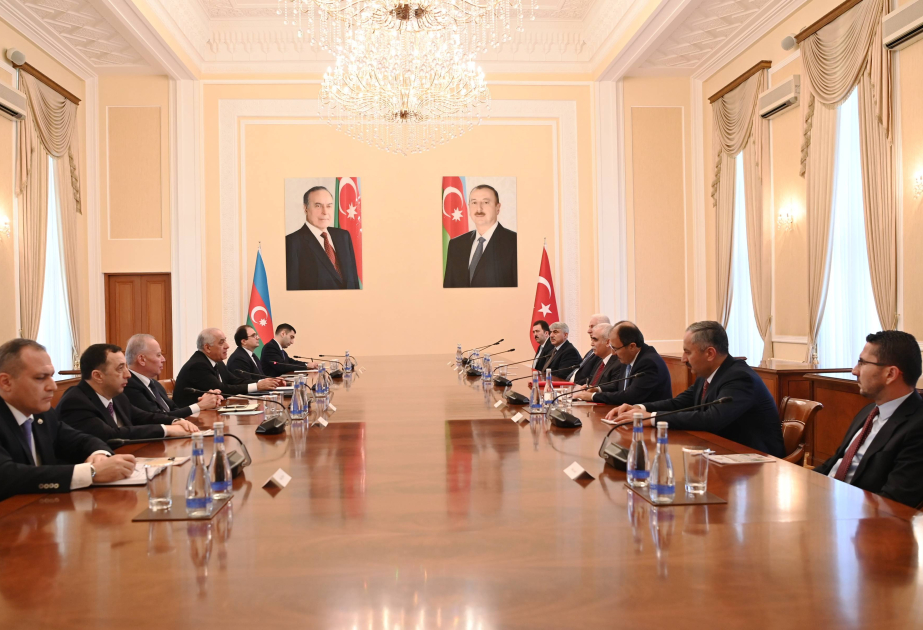 Le Premier ministre azerbaïdjanais rencontre le président de la Cour constitutionnelle de Türkiye